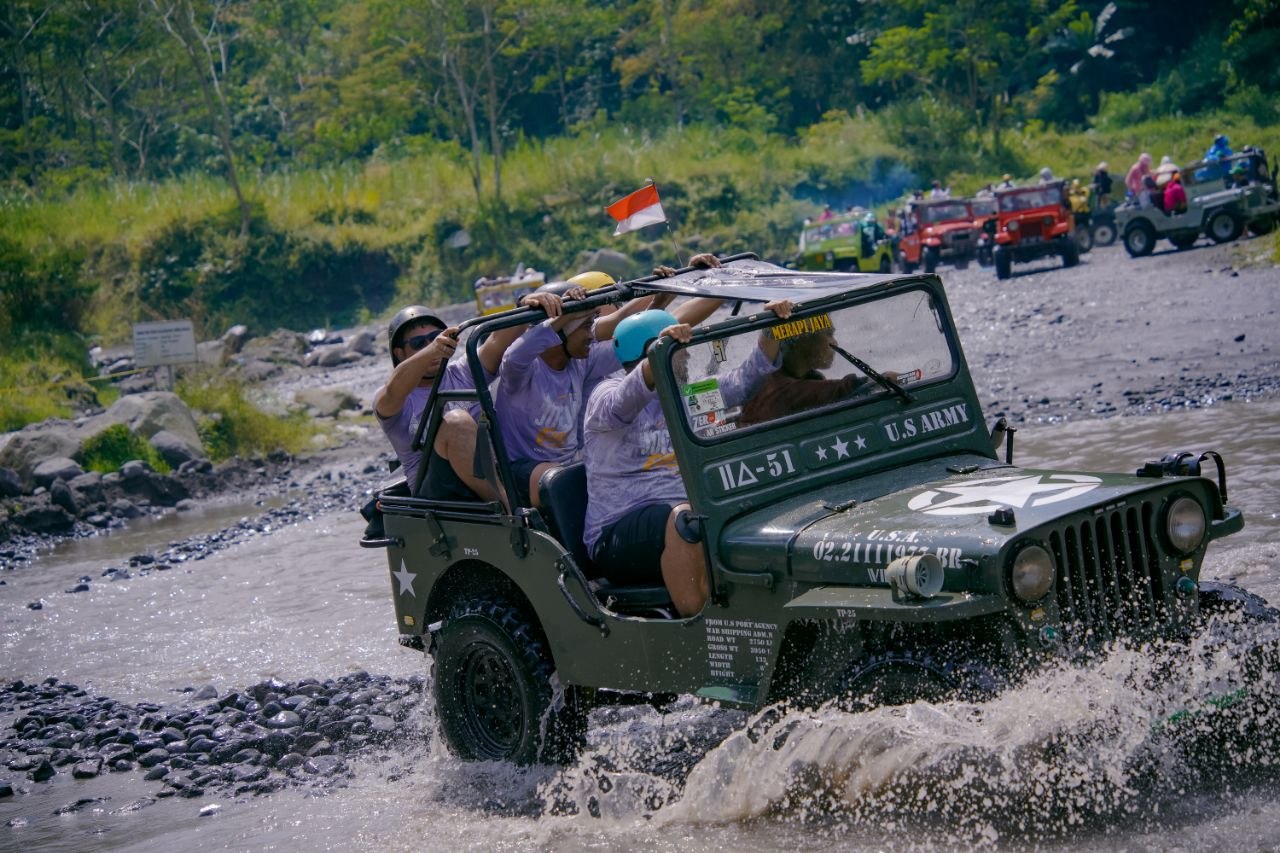 Paket lava tour Merapi menyusuri bekas erupsi gunung Merapi tahun 2010
