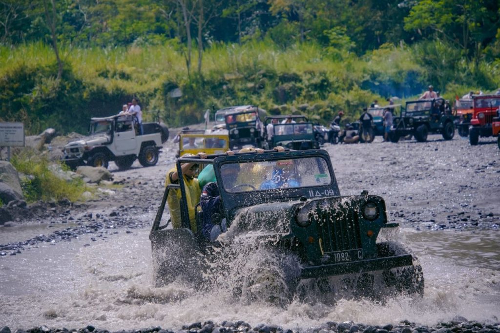 Salah satu rute basah dalam paket Merapi Lava Tour Jogja