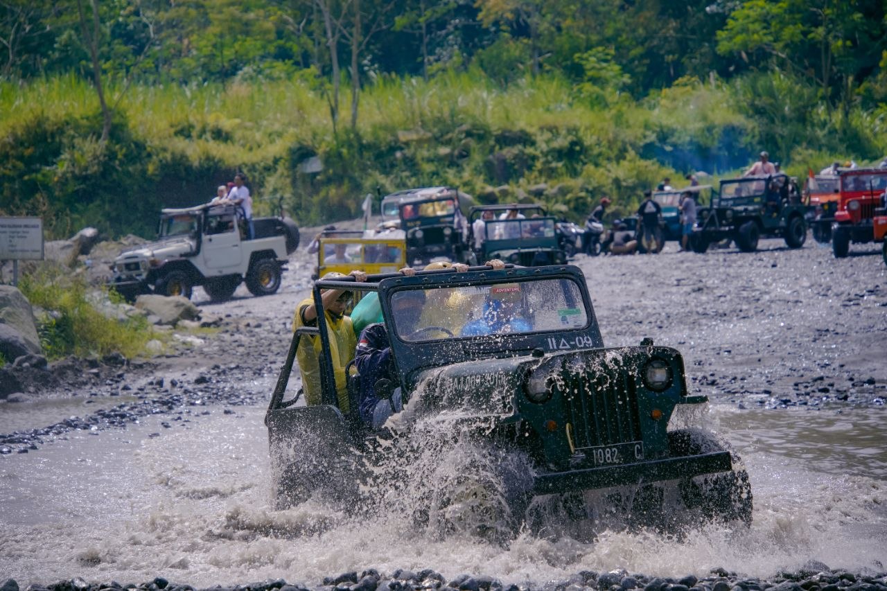 Salah satu rute basah dalam paket Merapi Lava Tour Jogja
