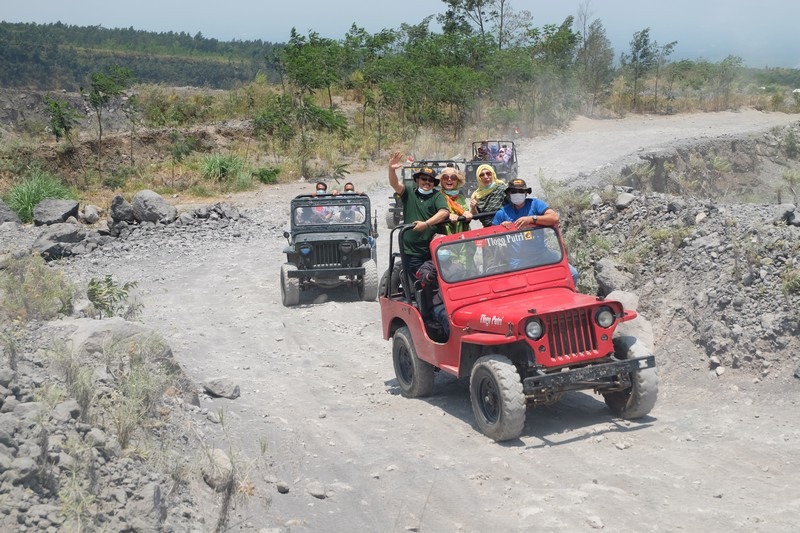 Merapi Lava Tour, salah satu itinerary dalam paket wisata Jogja dari Bandung