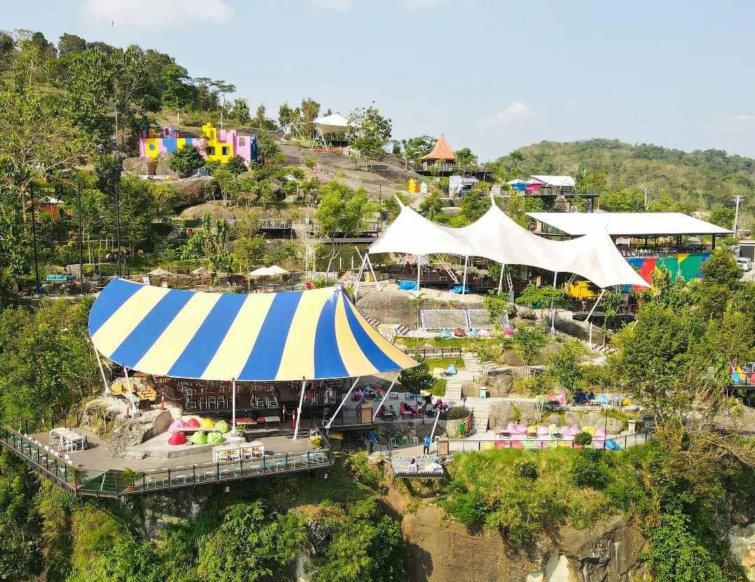 Obelix Hills menjadi salah satu pilihan destinasi paket wisata Jogja dari Surabaya