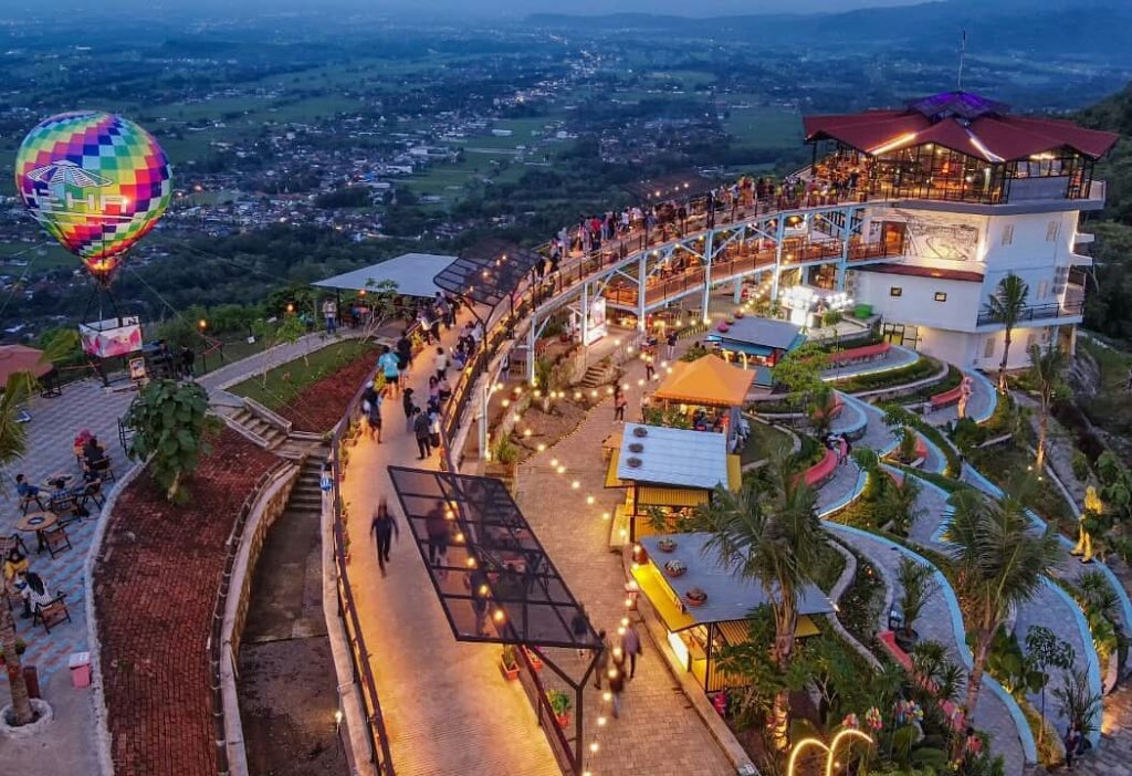 Menikmati pemandangan Jogja dari atas di HeHa Sky View