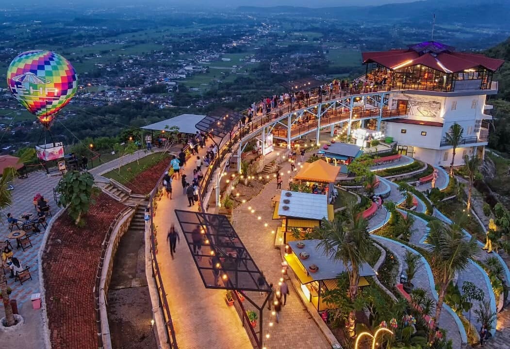 Menikmati pemandangan Jogja dari atas di HeHa Sky View