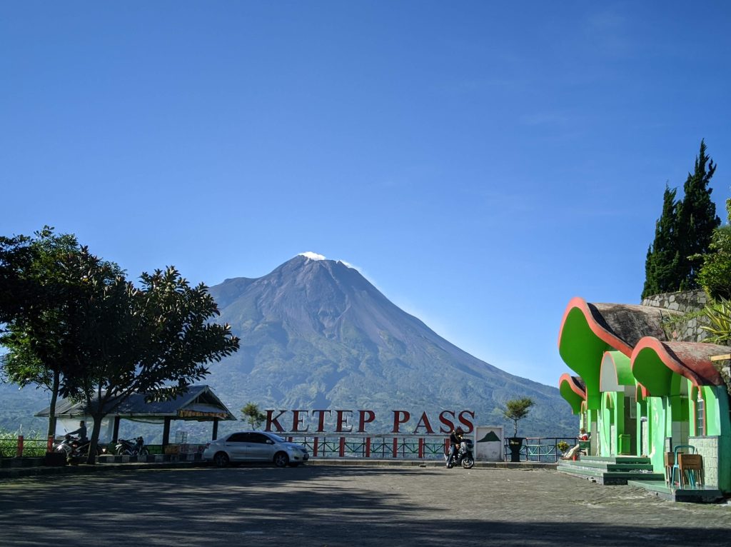 Ketep Pass salah satu destinasi yang menawarkan pemandangan pegunungan yang eksotis di Magelang