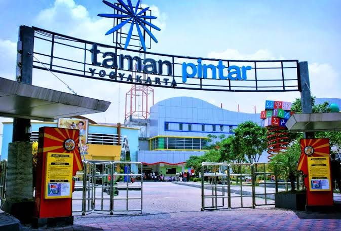 Berbagai wahana wisata edukasi menarik ada di Taman Pintar Jogja